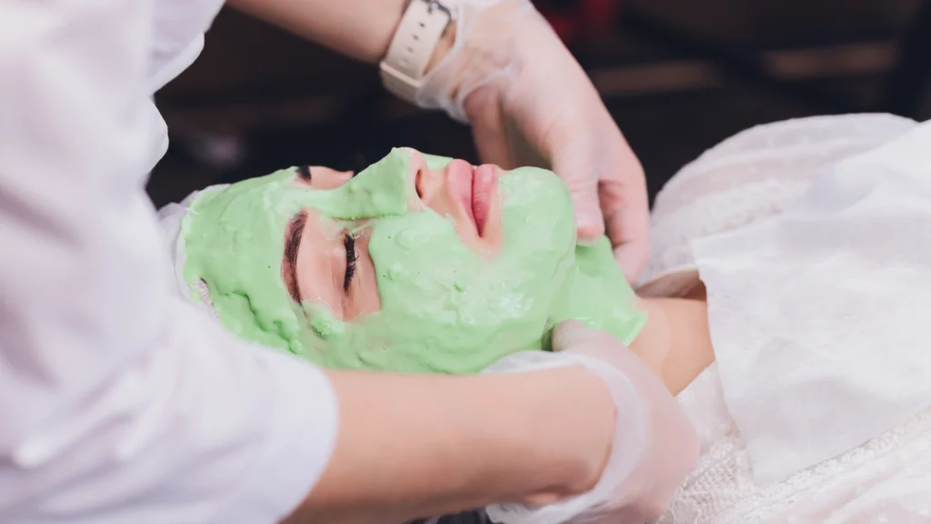 Know about the mask removal process as part of the acnelan procedure.