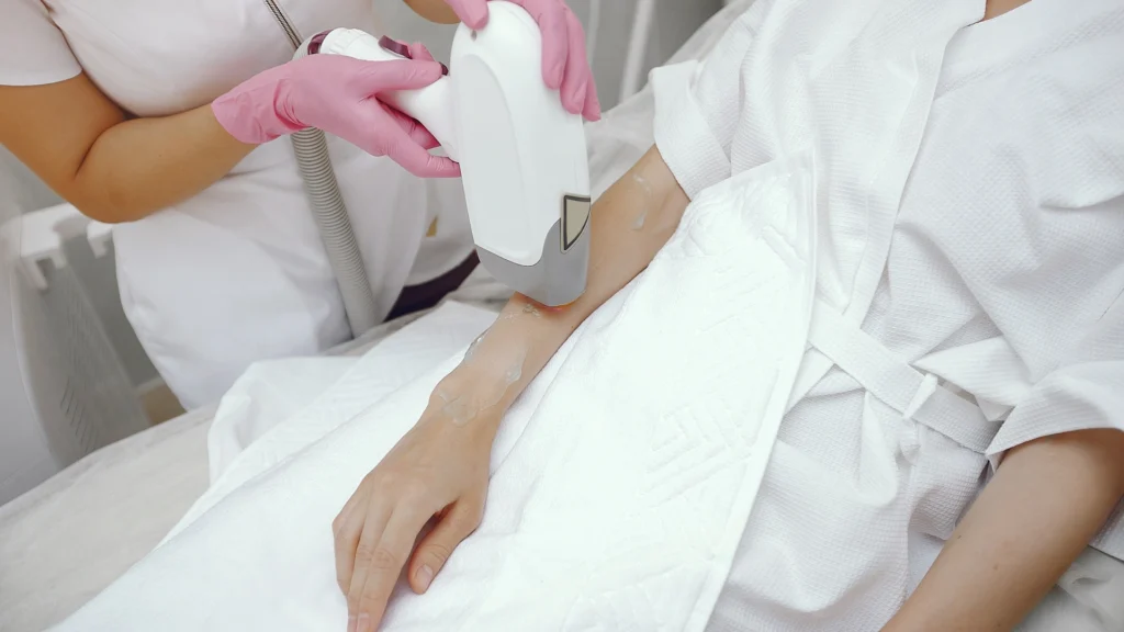 Learn what is the best laser hair removal clinic in Toronto. 
